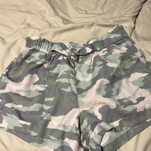Aerie camo shorts